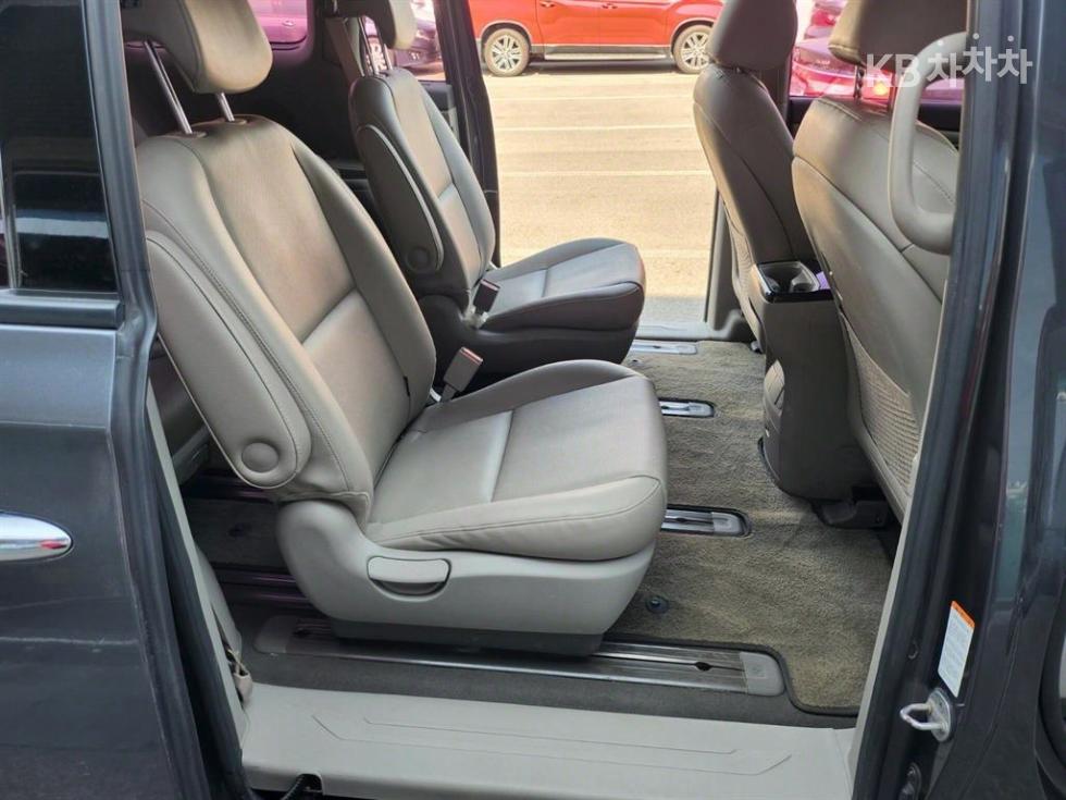Kia Carnival — miniaturë 15