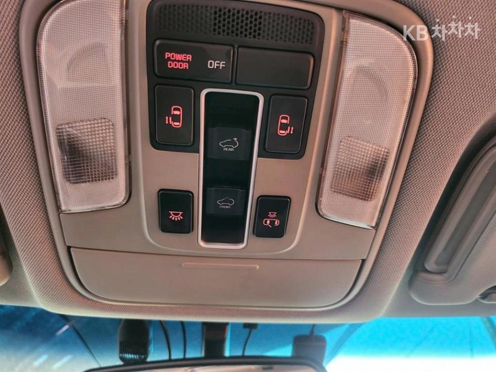 Kia Carnival — miniaturë 16