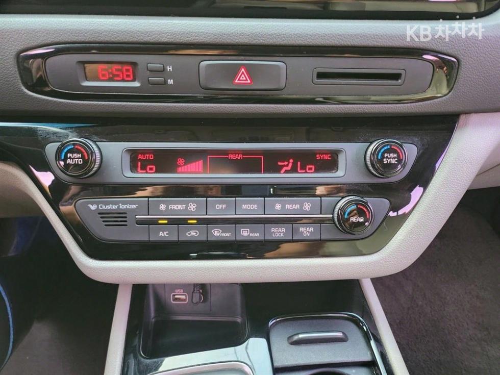 Kia Carnival — miniaturë 17