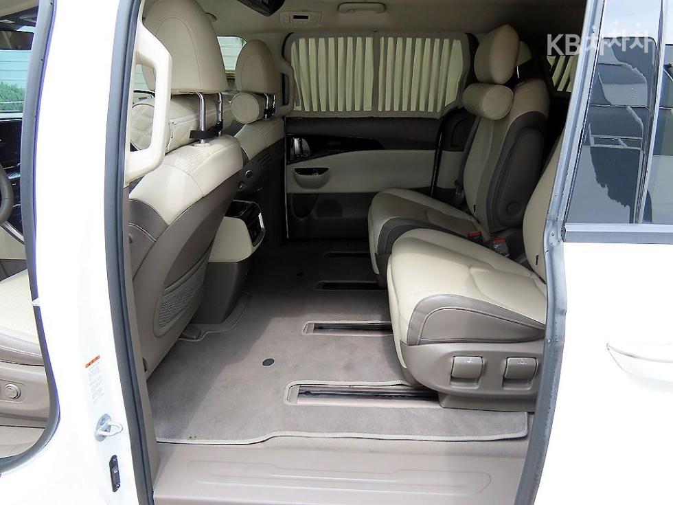 Kia Carnival — miniaturë 6