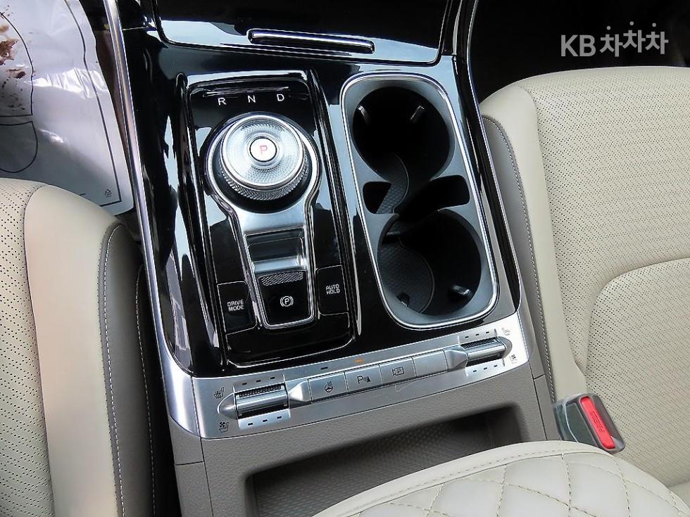 Kia Carnival — miniaturë 10