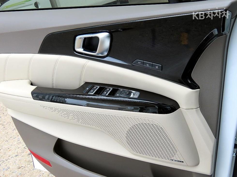 Kia Carnival — miniaturë 11
