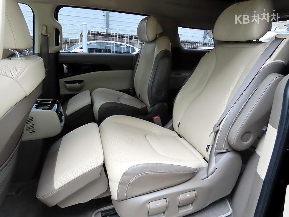 Kia Carnival — miniaturë 6