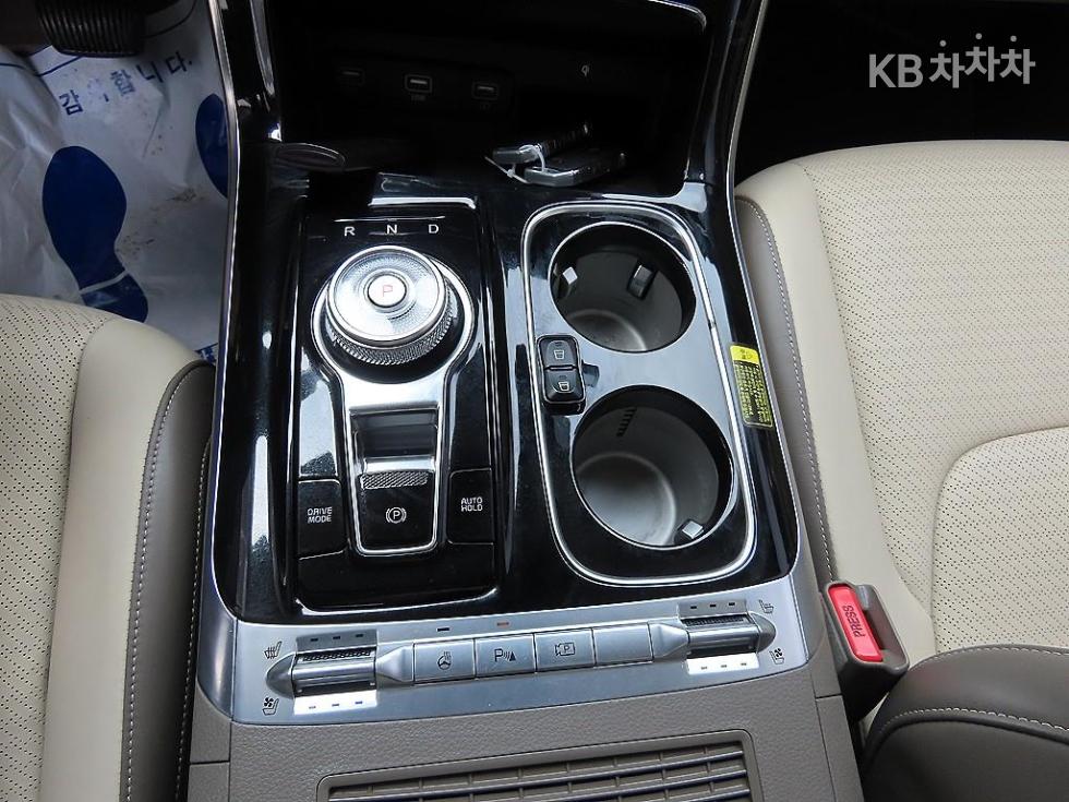 Kia Carnival — miniaturë 10