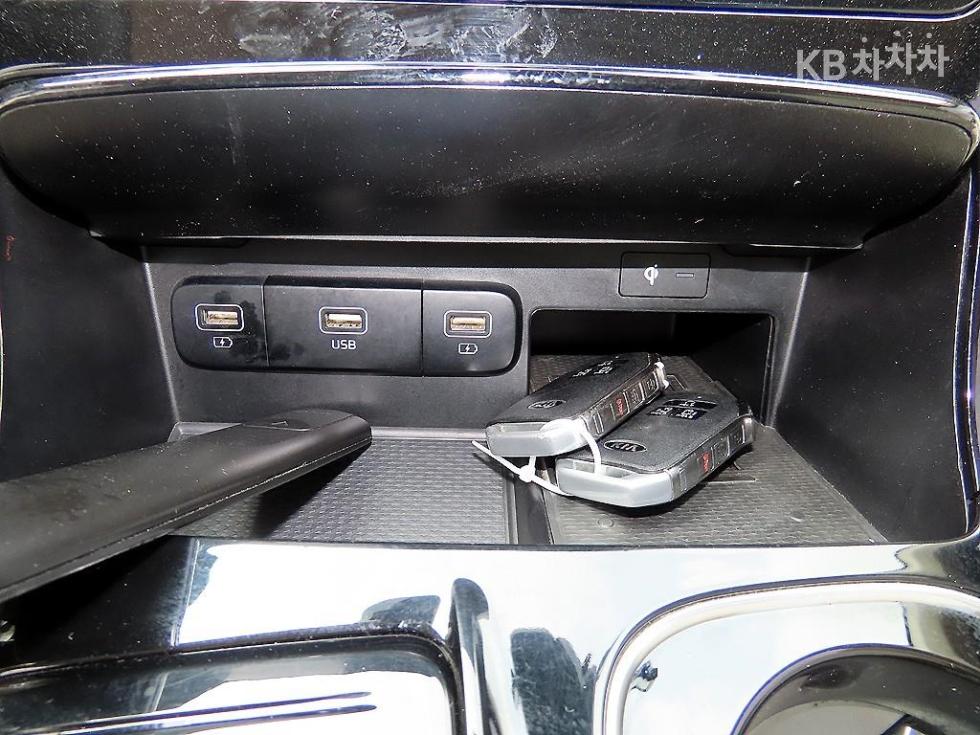 Kia Carnival — miniaturë 13