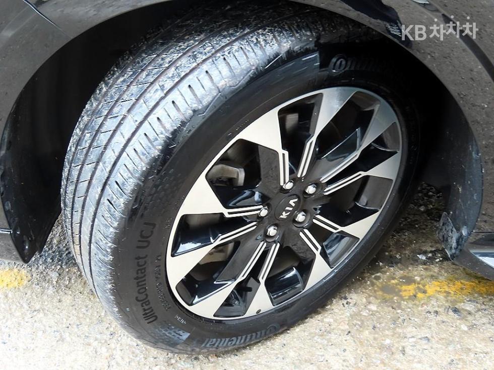 Kia Carnival — miniaturë 20