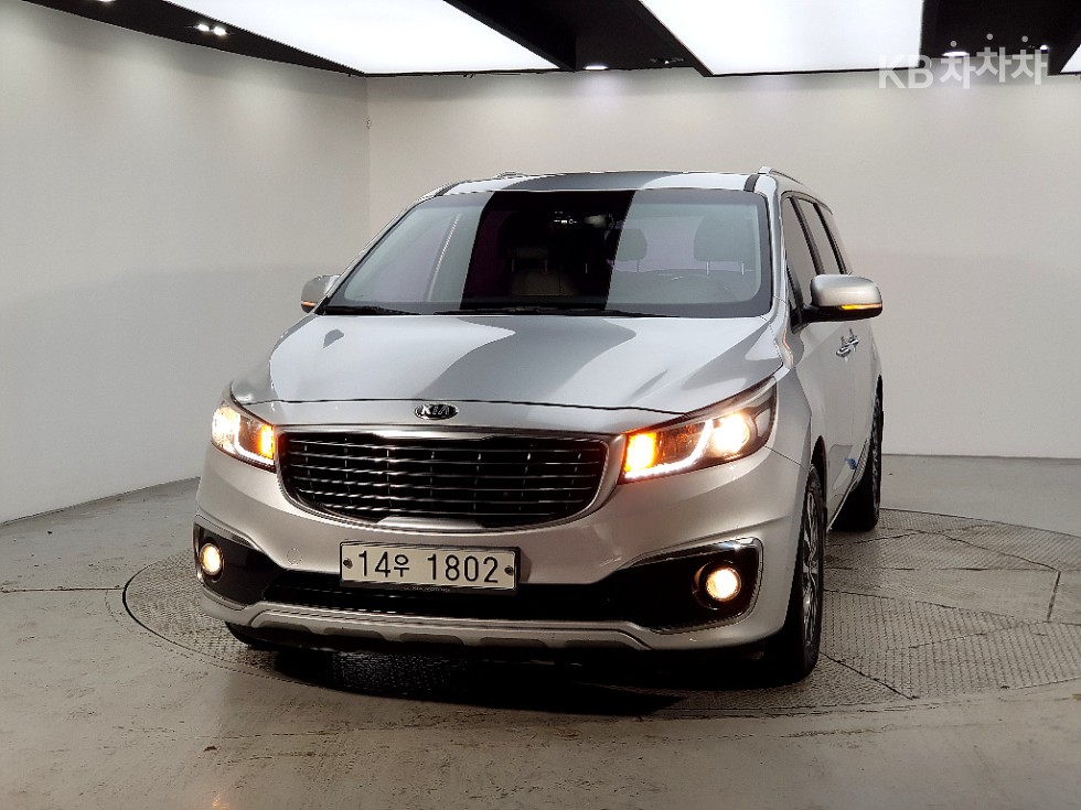 Kia Carnival — miniaturë 3