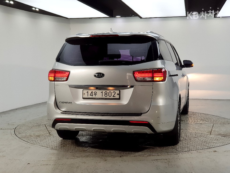 Kia Carnival — miniaturë 4