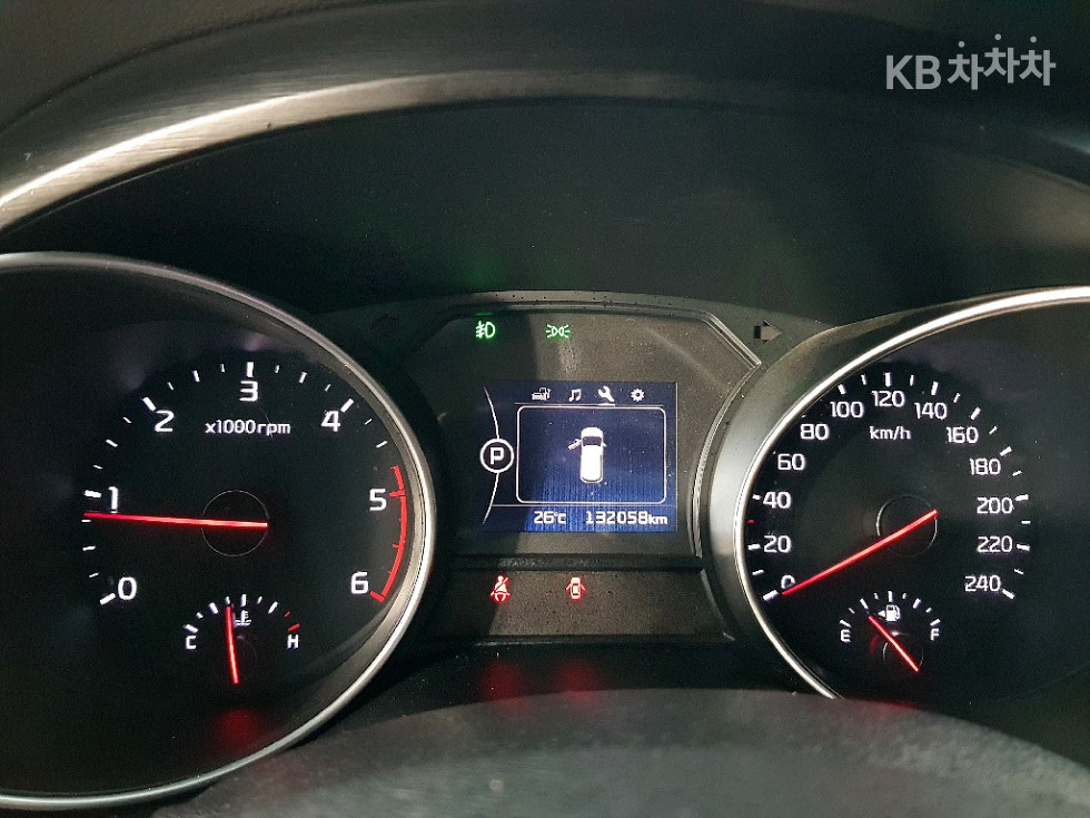 Kia Carnival — miniaturë 8