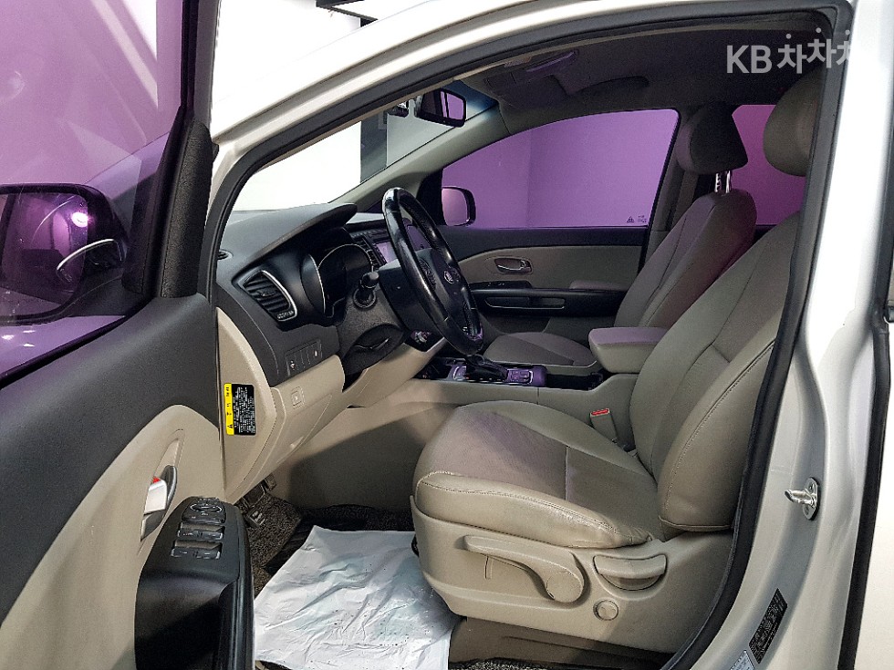 Kia Carnival — miniaturë 9