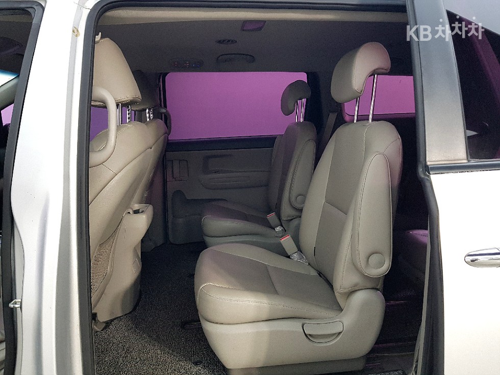 Kia Carnival — miniaturë 10