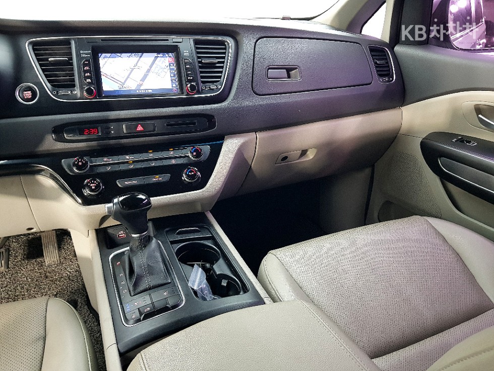 Kia Carnival — miniaturë 11