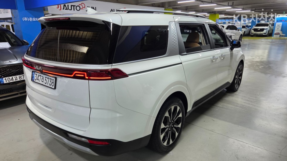 Kia Carnival — miniaturë 4