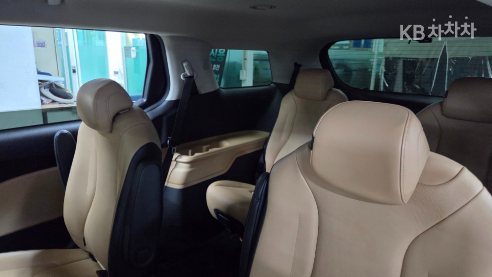 Kia Carnival — miniaturë 7