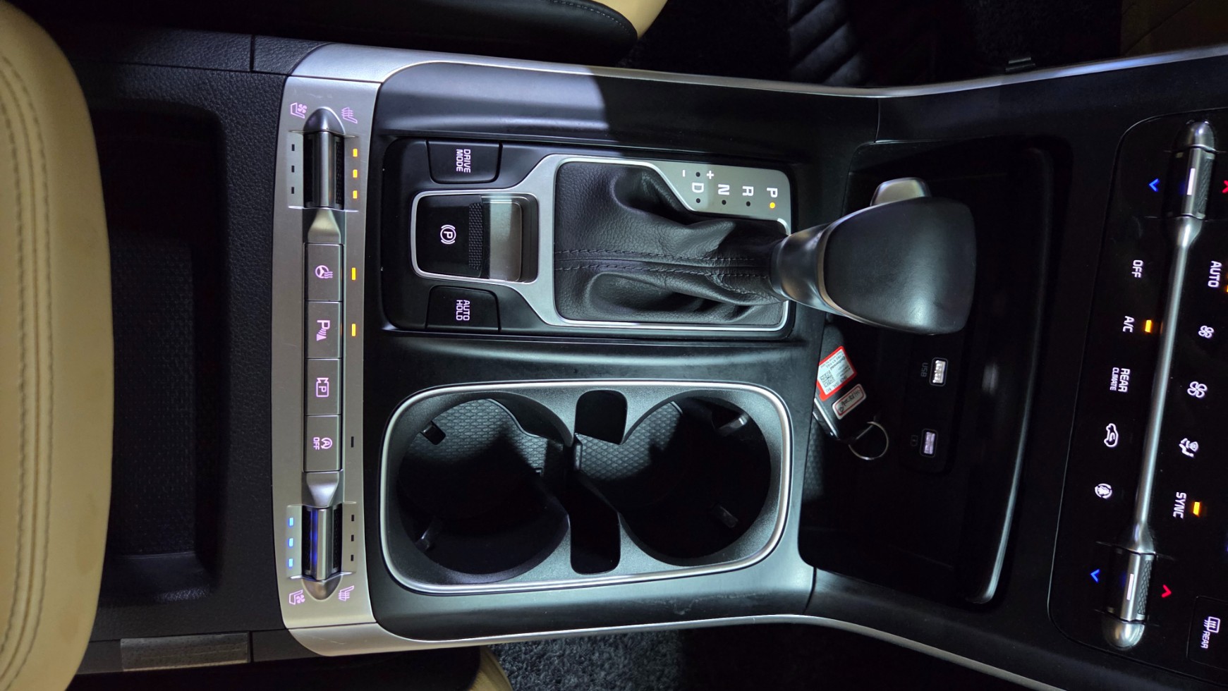 Kia Carnival — miniaturë 17