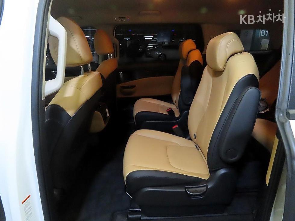Kia Carnival — miniaturë 7