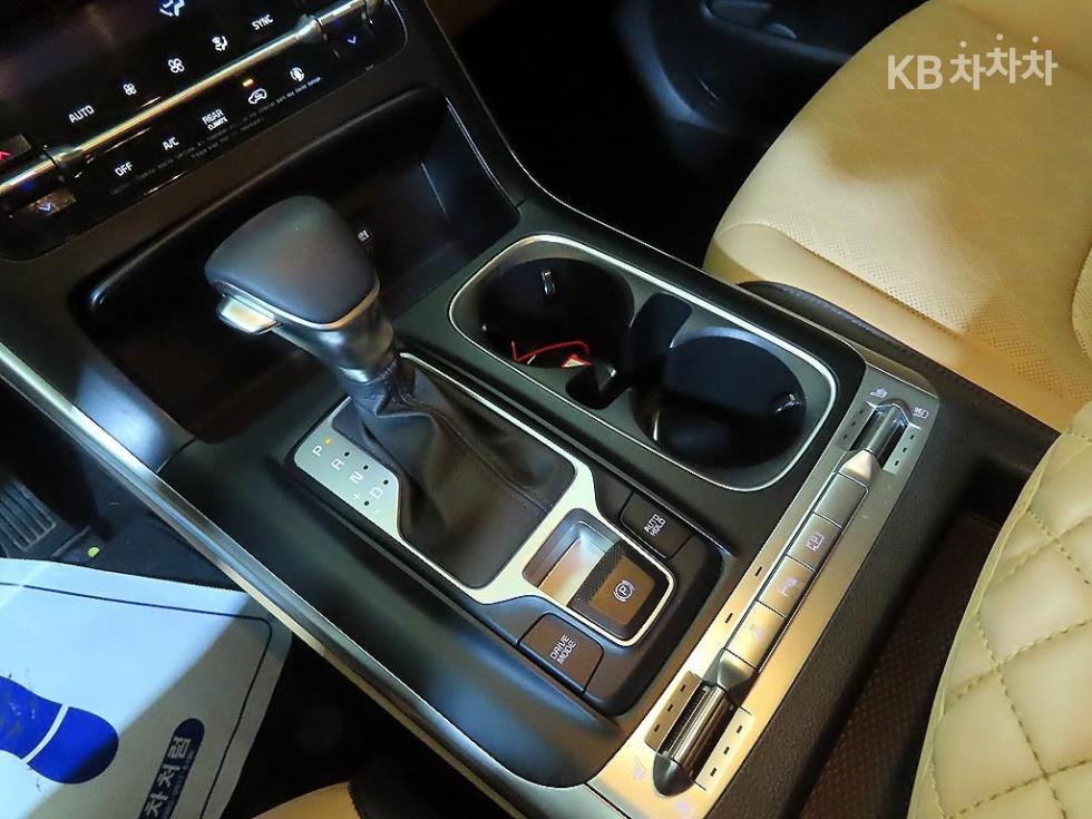 Kia Carnival — miniaturë 12