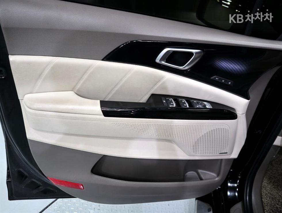 Kia Carnival — miniaturë 8