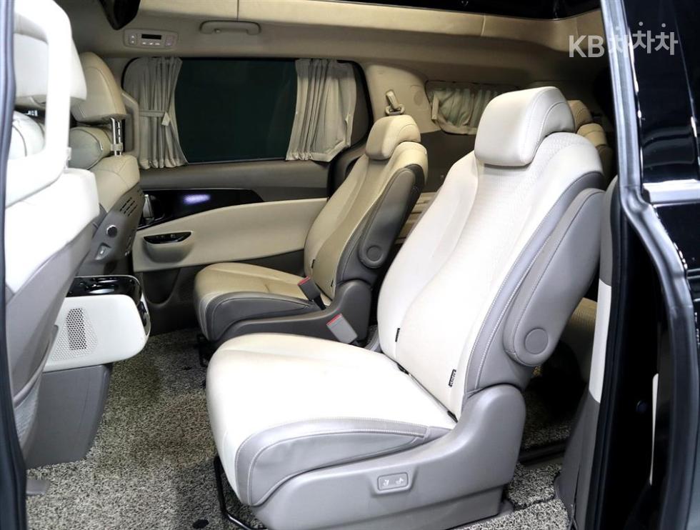 Kia Carnival — miniaturë 10
