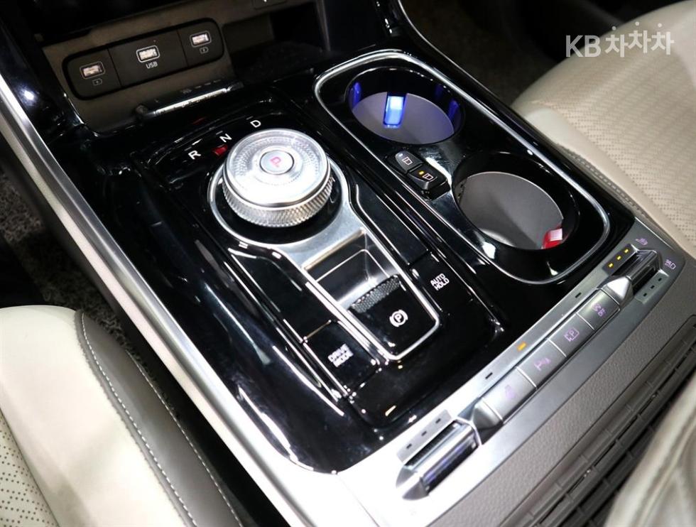 Kia Carnival — miniaturë 12