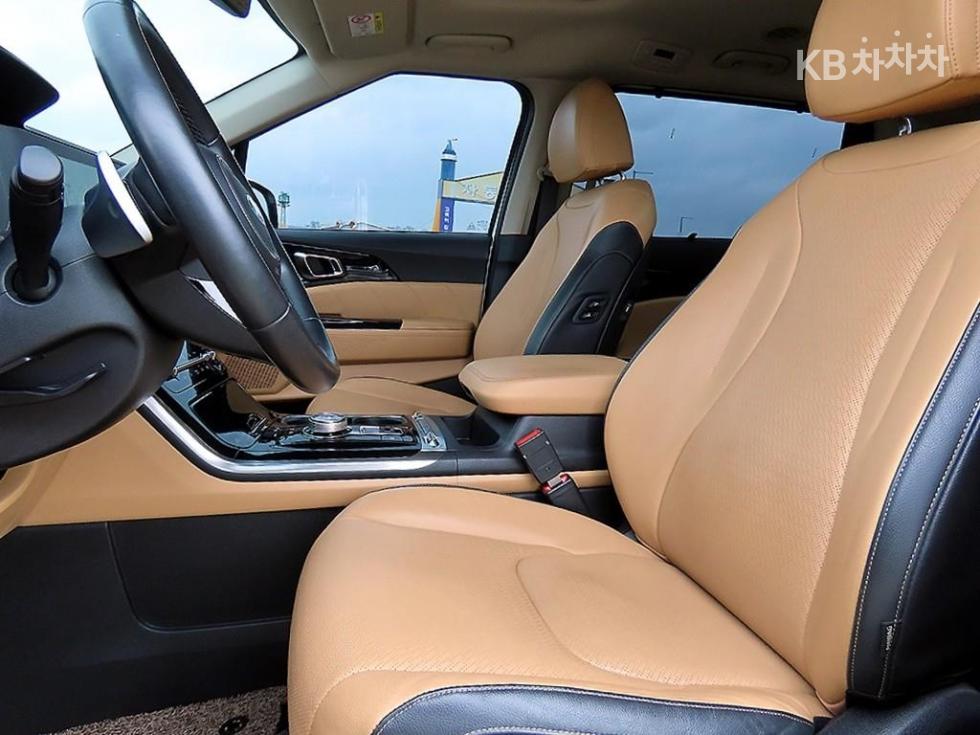 Kia Carnival — miniaturë 5
