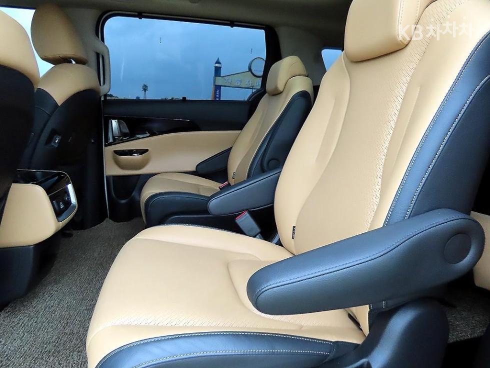 Kia Carnival — miniaturë 6