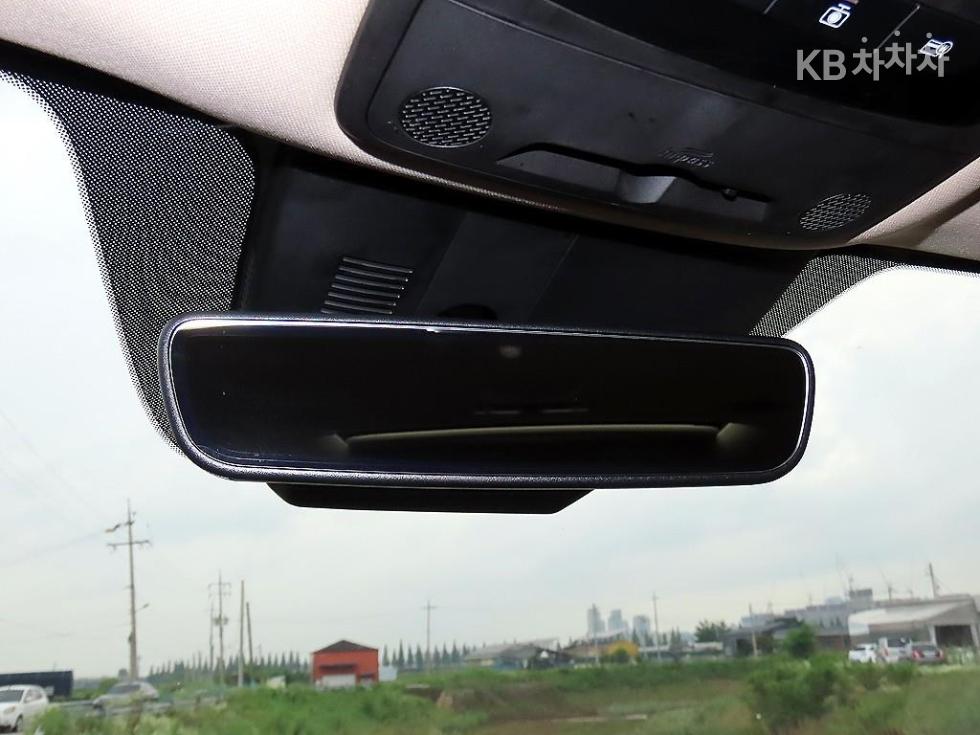 Kia Carnival — miniaturë 12