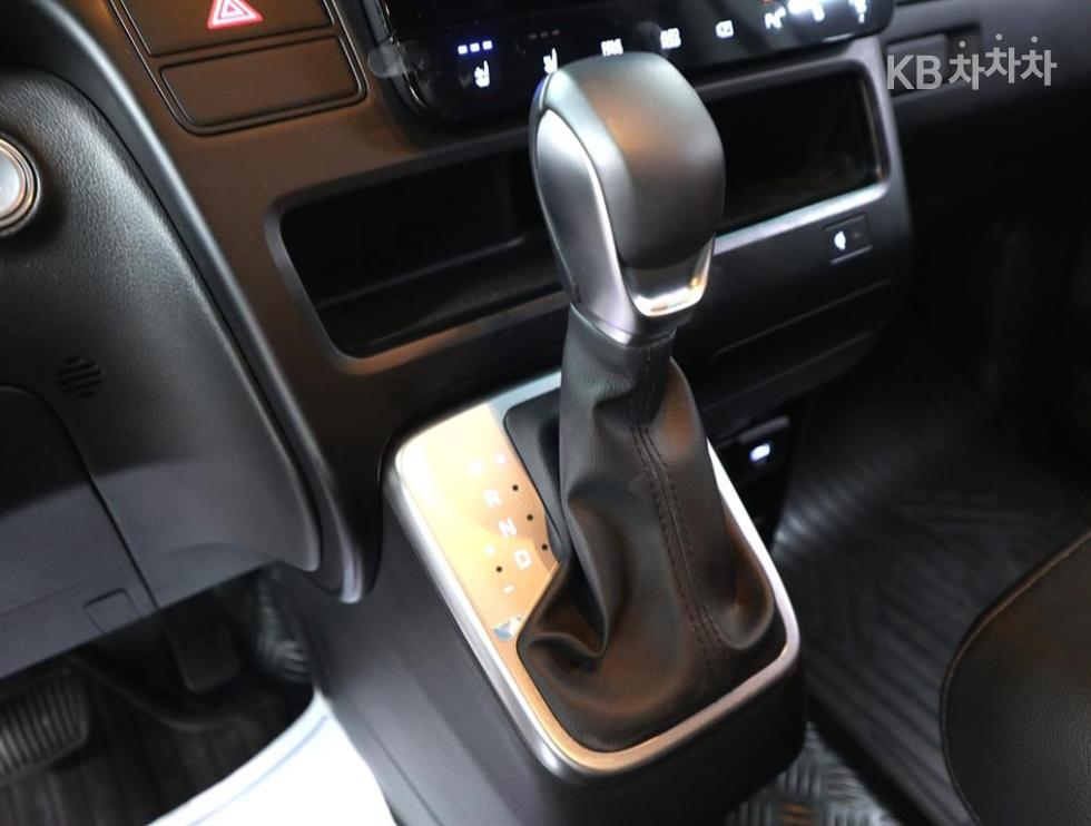 Hyundai Staria — miniaturë 13