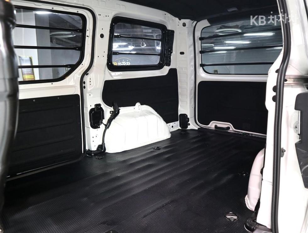 Hyundai Staria — miniaturë 16