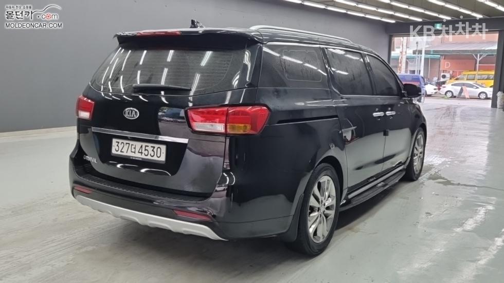 Kia Carnival — miniaturë 2