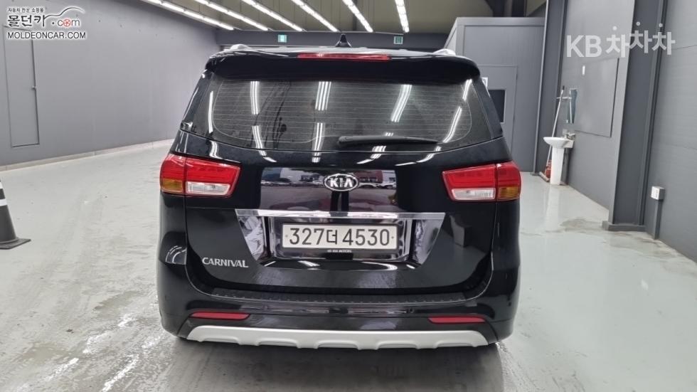 Kia Carnival — miniaturë 4