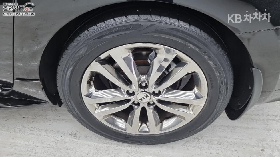 Kia Carnival — miniaturë 6