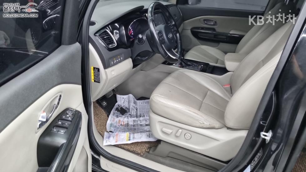 Kia Carnival — miniaturë 9