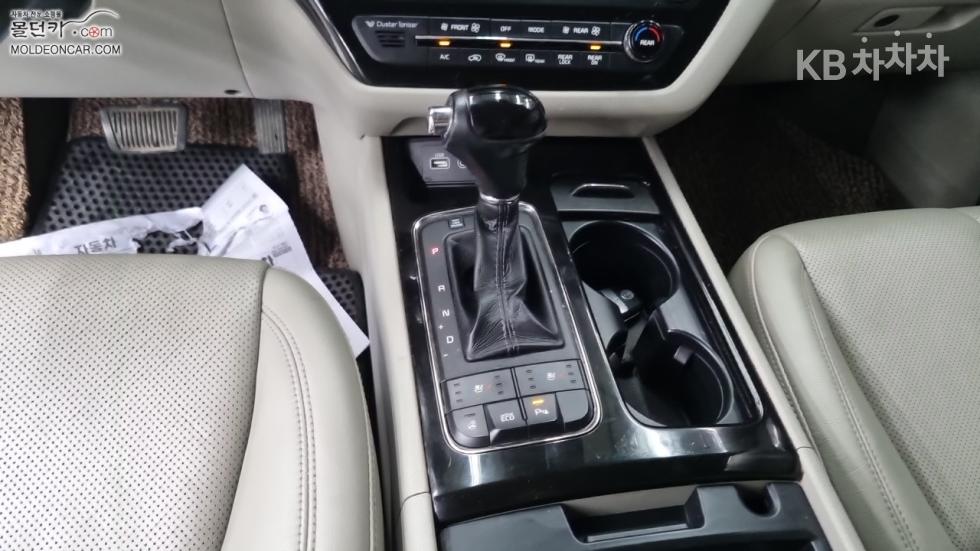 Kia Carnival — miniaturë 14
