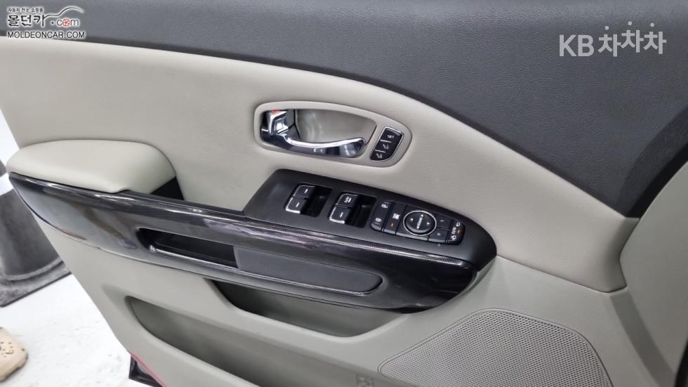 Kia Carnival — miniaturë 17