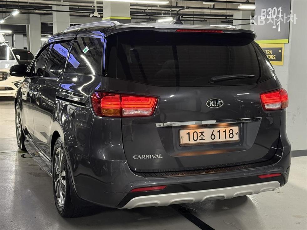 Kia Carnival — miniaturë 4