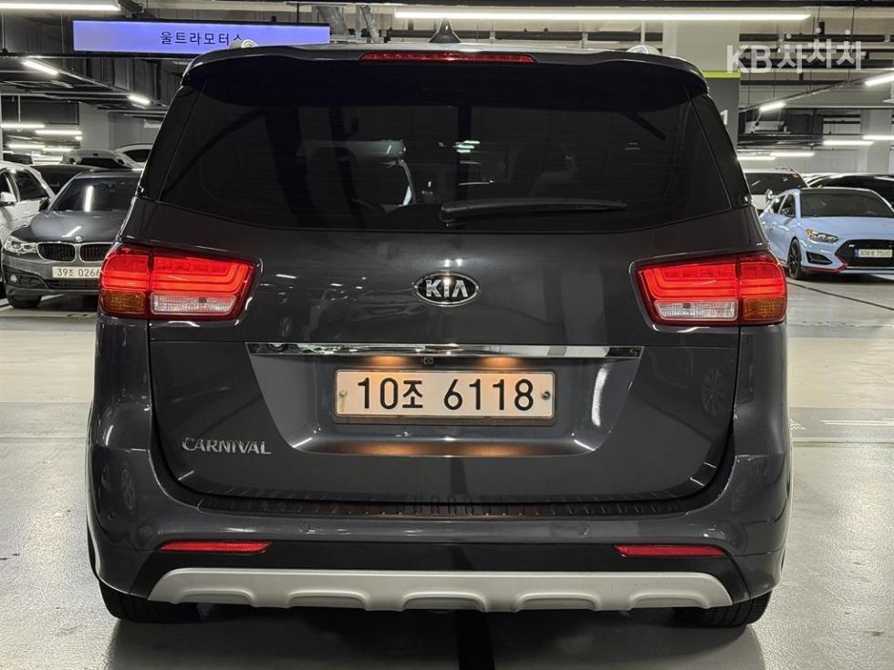 Kia Carnival — miniaturë 5