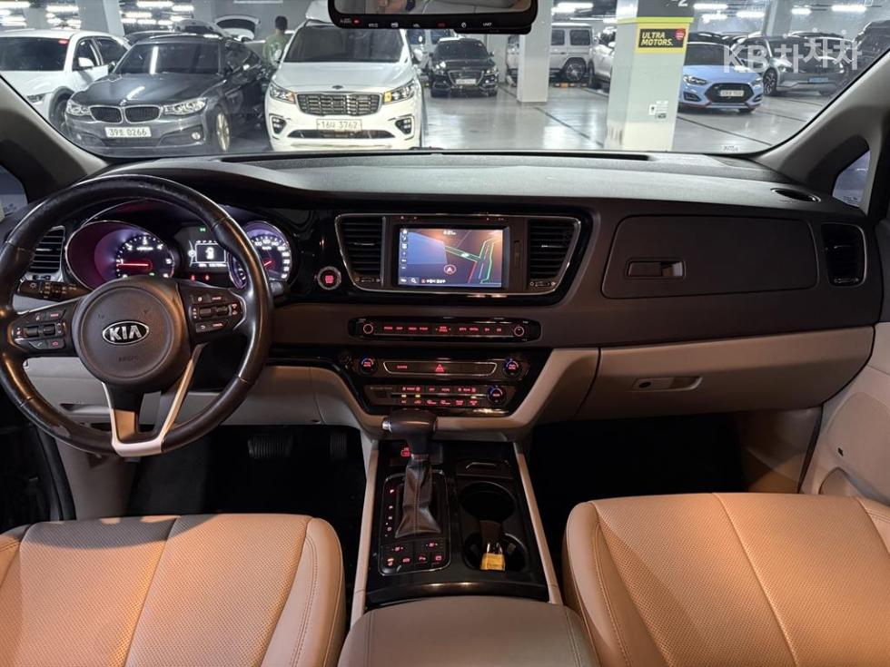 Kia Carnival — miniaturë 8