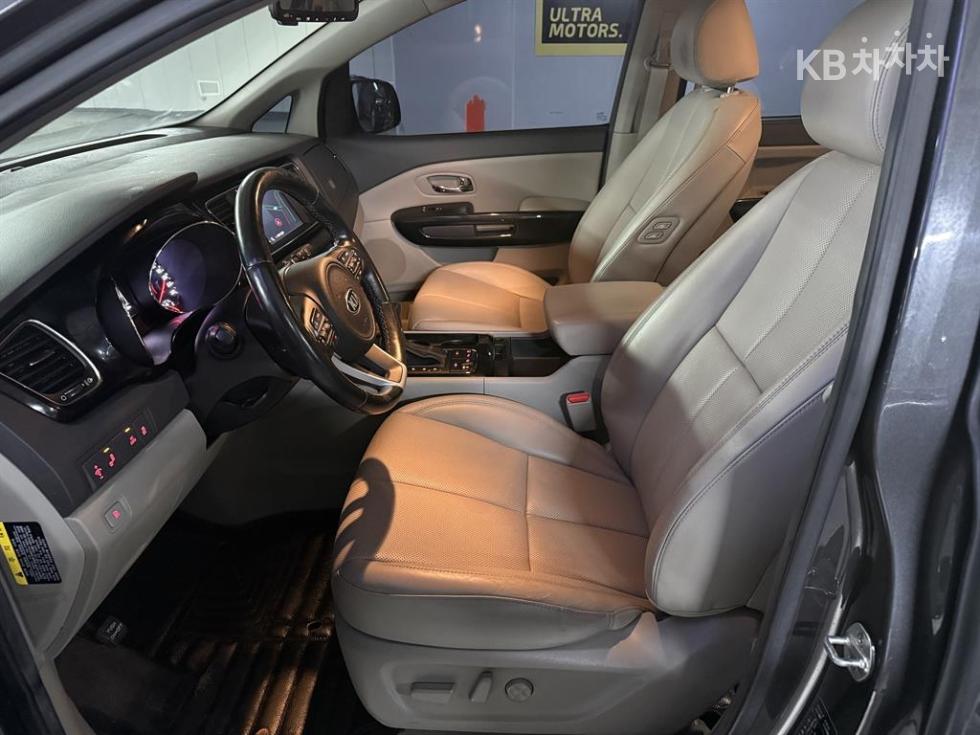 Kia Carnival — miniaturë 9
