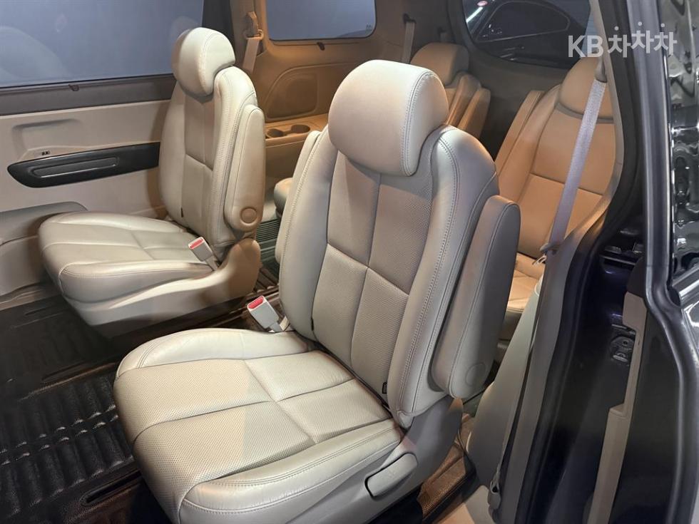 Kia Carnival — miniaturë 10