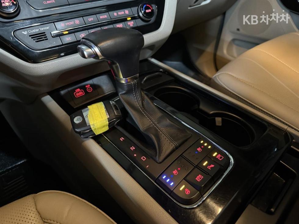 Kia Carnival — miniaturë 14