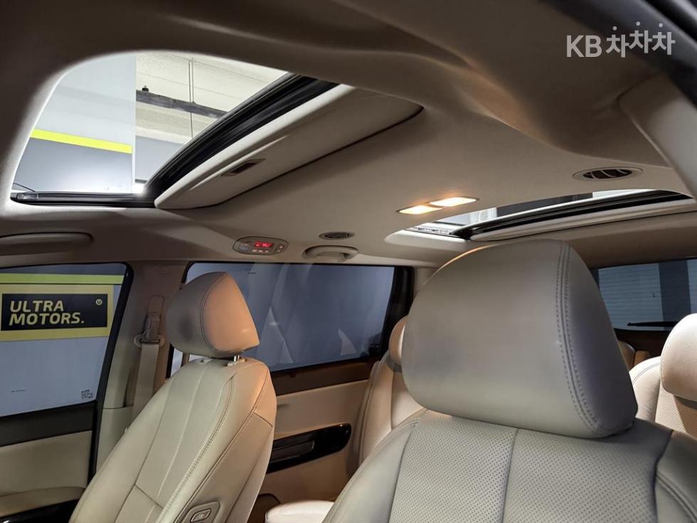 Kia Carnival — miniaturë 15