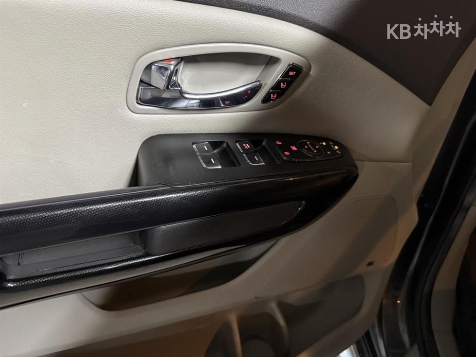 Kia Carnival — miniaturë 17