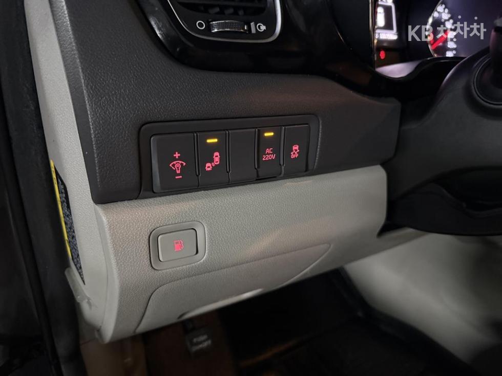 Kia Carnival — miniaturë 18