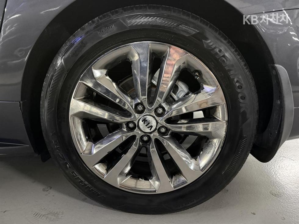 Kia Carnival — miniaturë 20