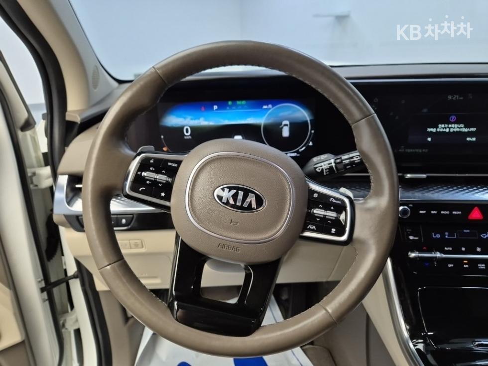 Kia Carnival — miniaturë 9