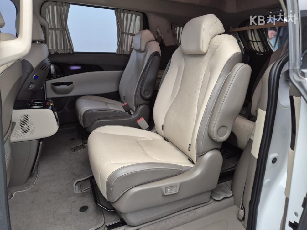 Kia Carnival — miniaturë 12