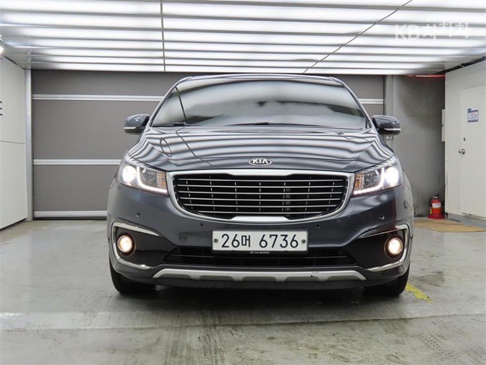 Kia Carnival — miniaturë 2