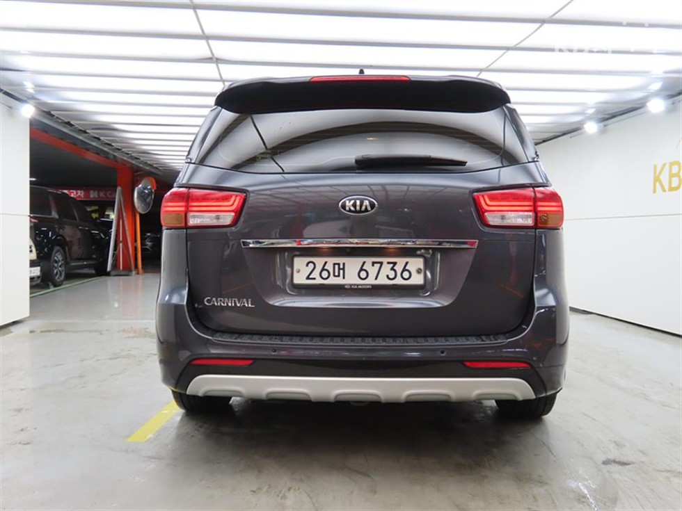 Kia Carnival — miniaturë 3