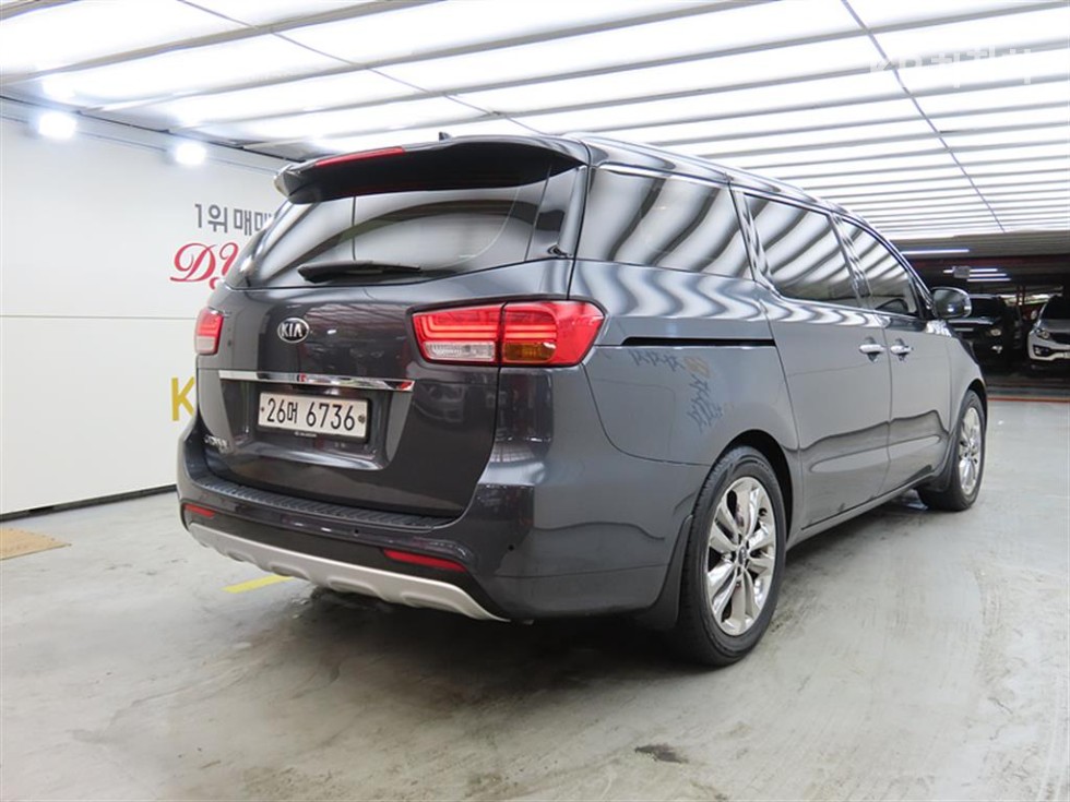 Kia Carnival — miniaturë 4
